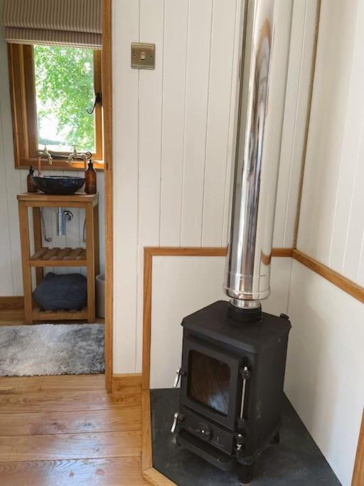 The Hereford Hut, Charming 1 Bedroom Shepherds Hut Callow Eksteriør billede